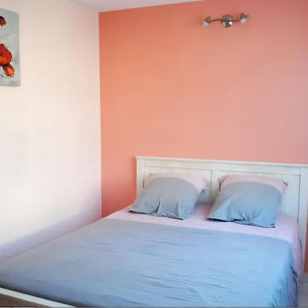 Maison De 3 Chambres Avec Jardin Clos Et Wifi A *